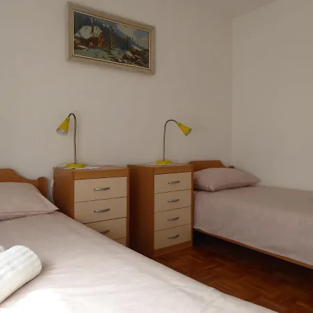 Apartma Panorama شقة كوباريد